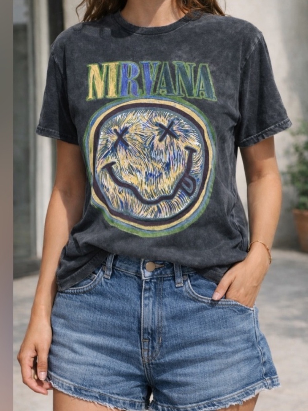 NIRVANA Smiley Face Brush Stroke Crewneck Graphic T-Shirt Acid Wash Band Tee Med - Picture 1 of 3
